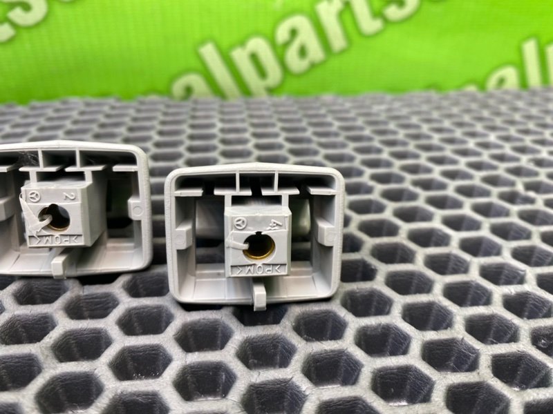 Крепление солнцезащитного козырька, 1000 рублей, Калининград