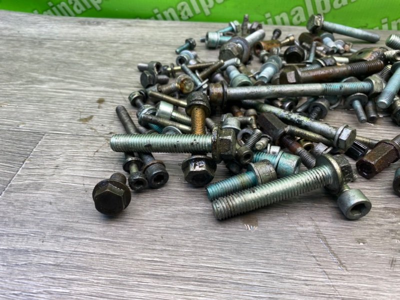 Болты, 2000 рублей, Калининград