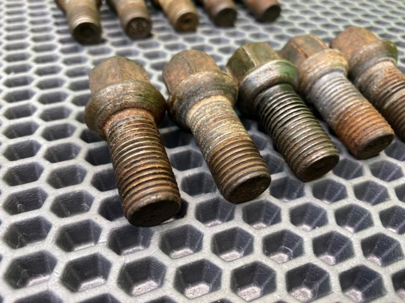 Колесные болты, 1700 рублей, Тверь