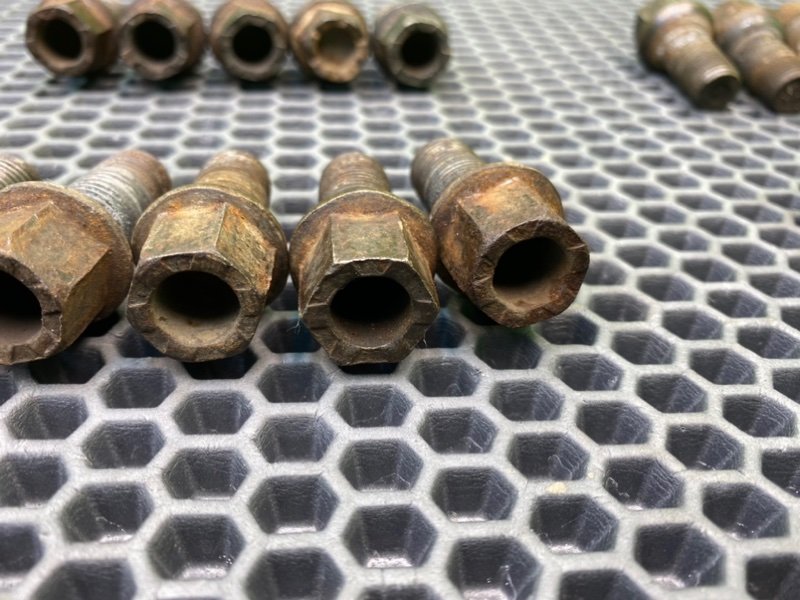 Колесные болты, 1700 рублей, Тверь