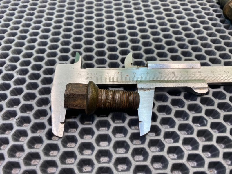 Колесные болты, 1700 рублей, Тверь