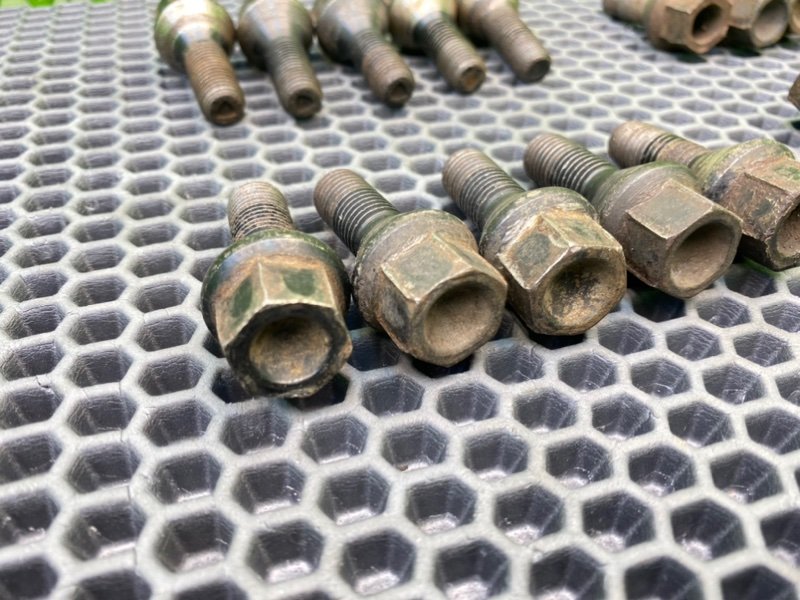 Колесные болты, 1700 рублей, Тверь