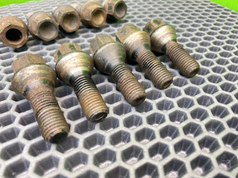 Колесные болты, 1700 рублей, Тверь