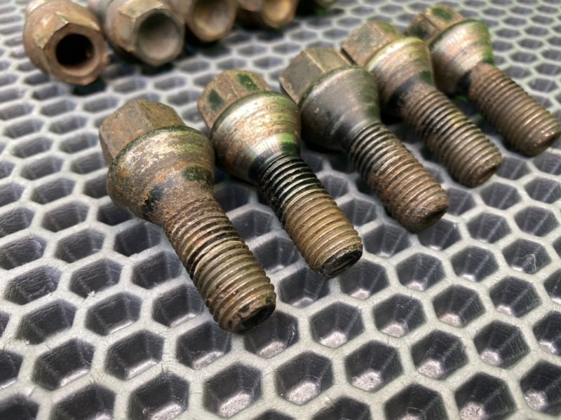 Колесные болты, 1700 рублей, Тверь