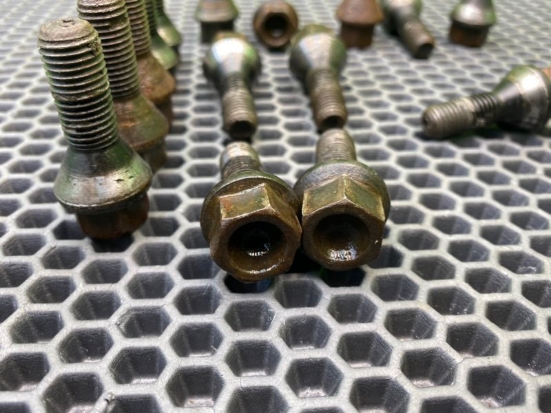 Колесные болты, 1700 рублей, Тверь