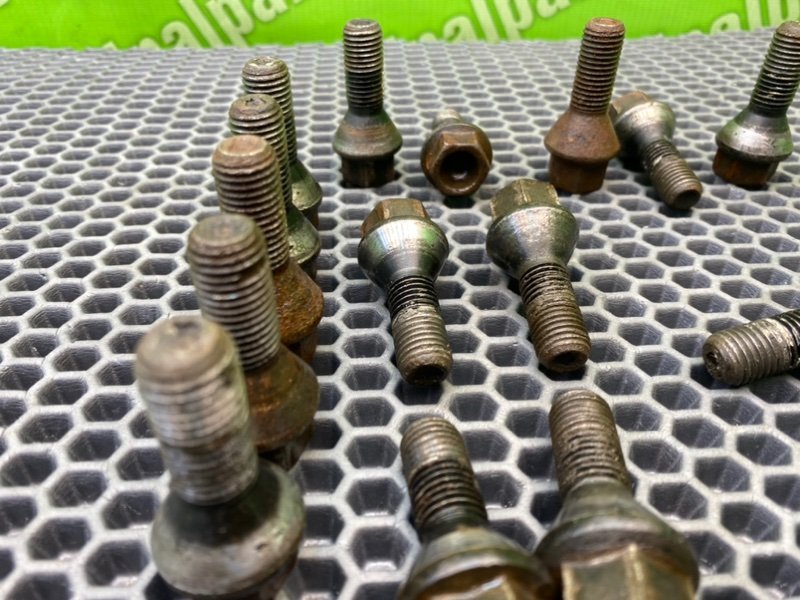 Колесные болты, 1700 рублей, Тверь