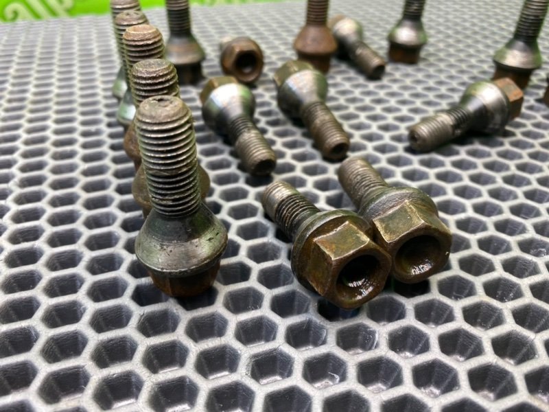 Колесные болты, 1700 рублей, Тверь