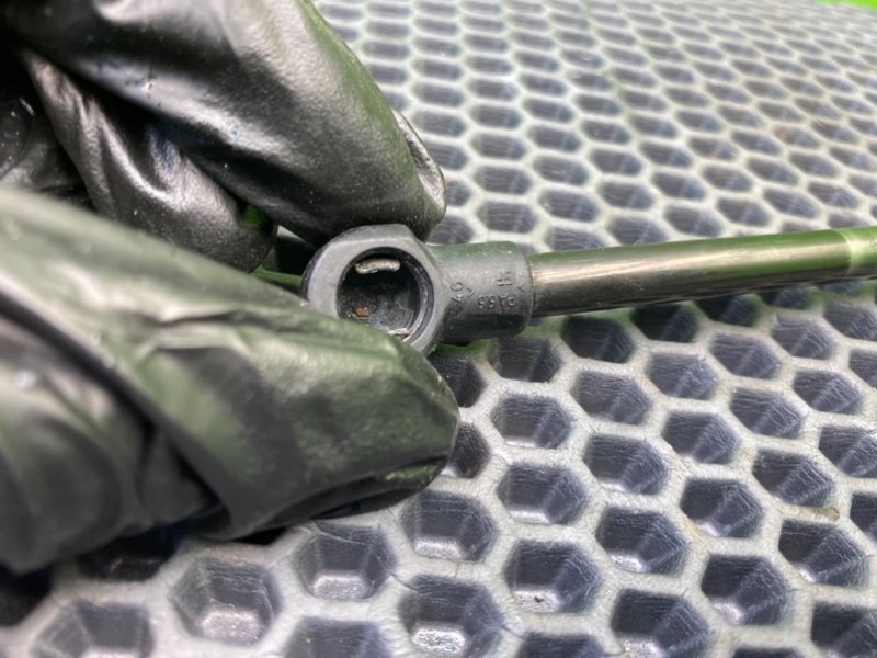 Амортизатор капота, 800 рублей, Калининград