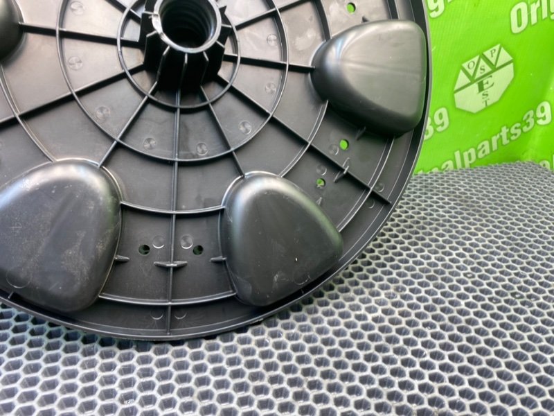 Крепление запаски, 1000 рублей, Калининград