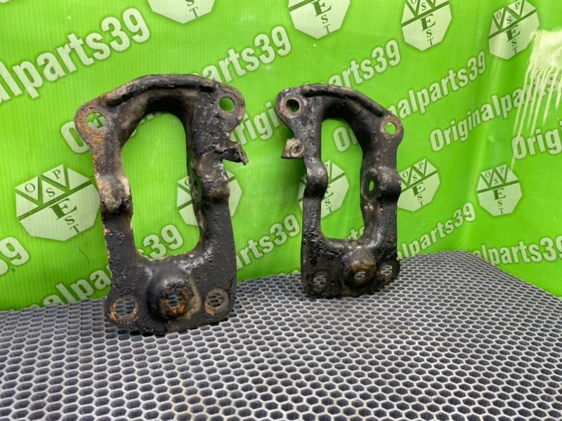 Кронштейны, 1000 рублей, Калининград