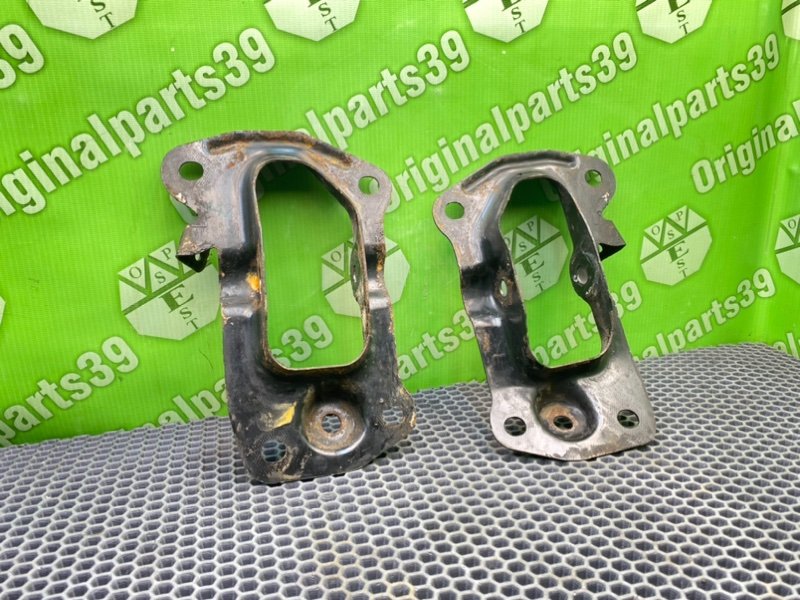 Кронштейны, 1000 рублей, Калининград