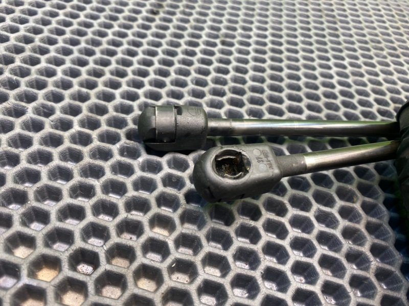 Амортизатор капота, 1400 рублей, Калининград