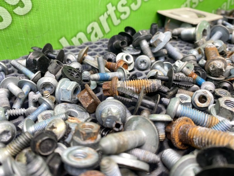 Болты салона, 2000 рублей, Калининград