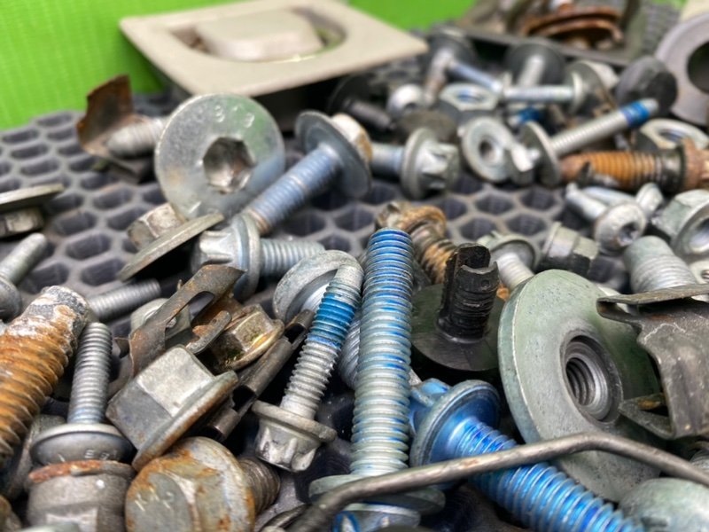 Болты салона, 2000 рублей, Калининград