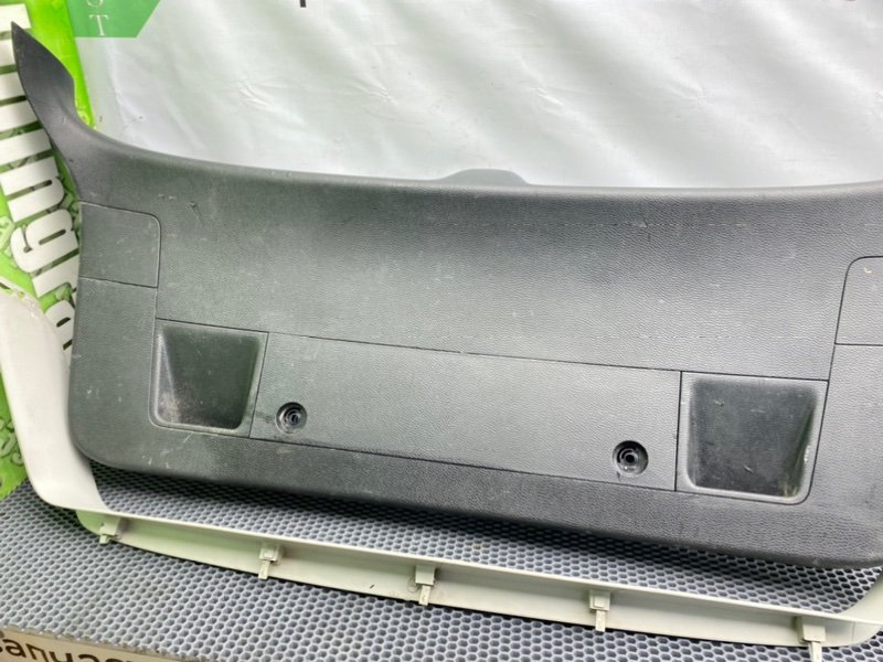 Обшивка крышки багажника, 2000 рублей, Калининград