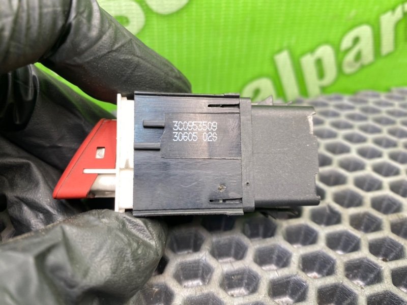 Кнопка аварийки, 900 рублей, Калининград