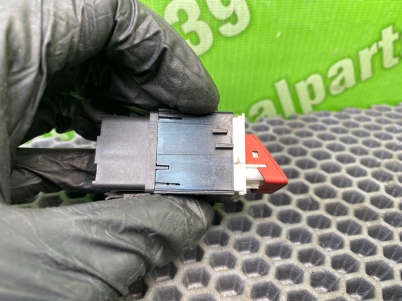 Кнопка аварийки, 900 рублей, Калининград