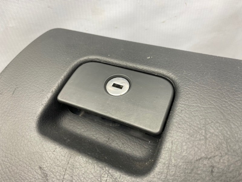 Бардачок, 2600 рублей, Калининград