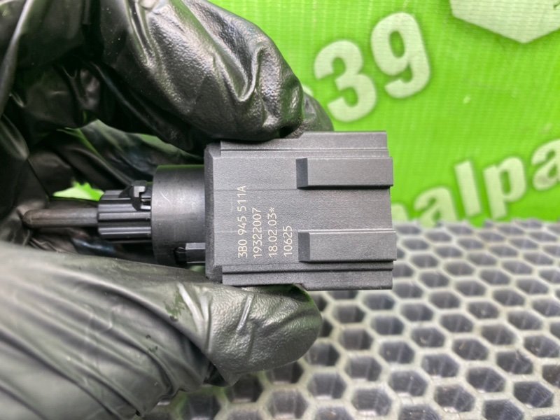 Концевик стоп-сигнала, 1000 рублей, Калининград