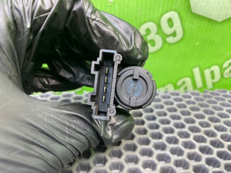 Концевик стоп-сигнала, 1000 рублей, Калининград