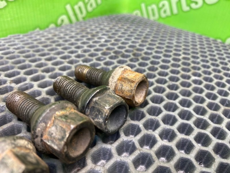 Колесные болты, 1500 рублей, Тверь