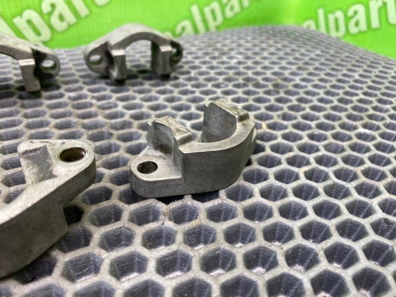 Кронштейны, 2400 рублей, Калининград