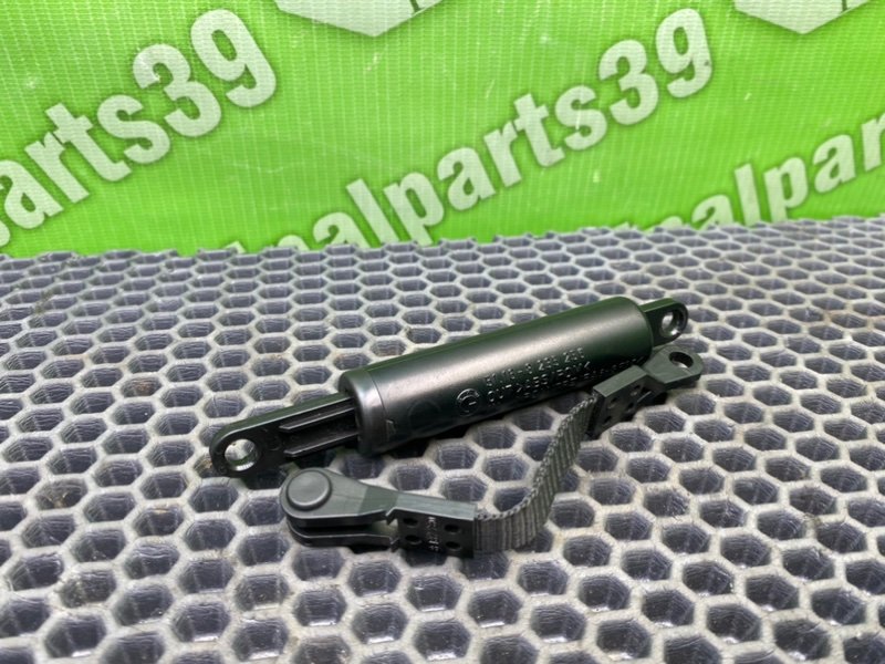 Демпфер бардачка, 1700 рублей, Калининград