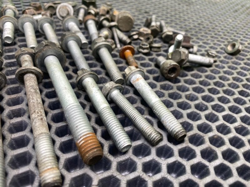 Болты двигателя, 2200 рублей, Калининград