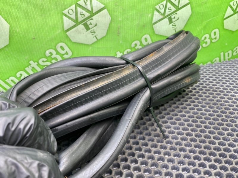 Уплотнительная резинка крышки багажника, 1400 рублей, Калининград