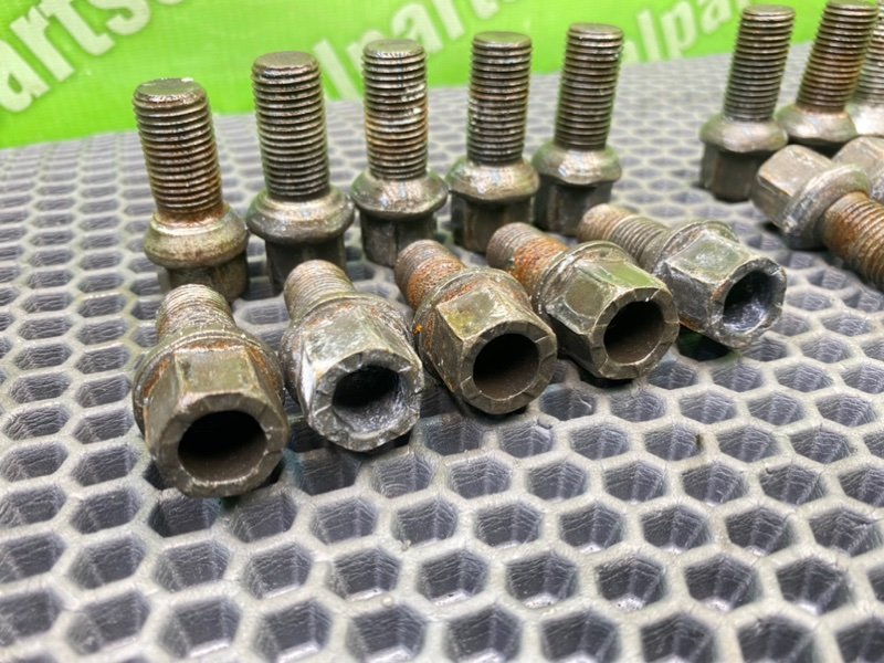 Колесные болты, 1700 рублей, Тверь