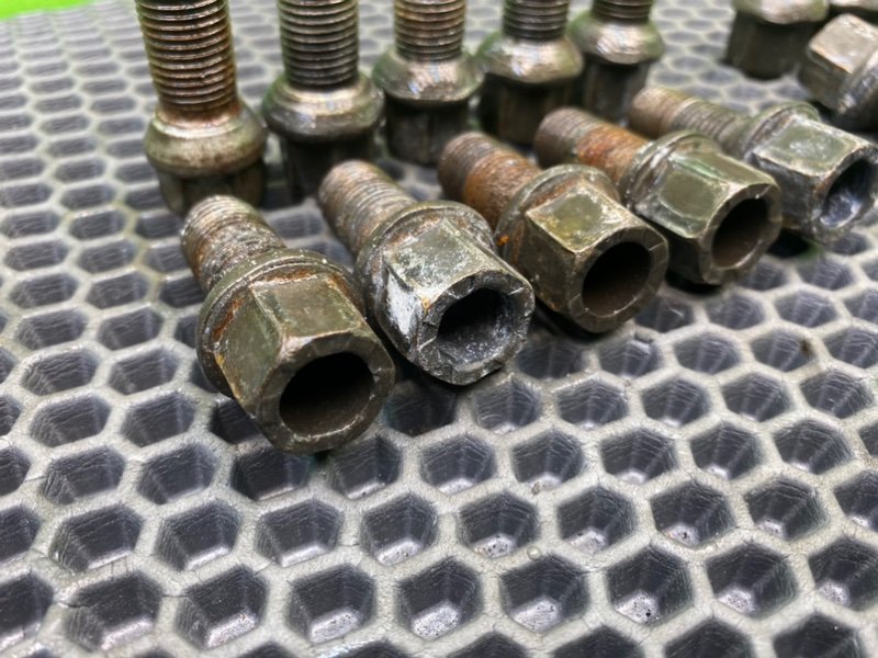 Колесные болты, 1700 рублей, Тверь