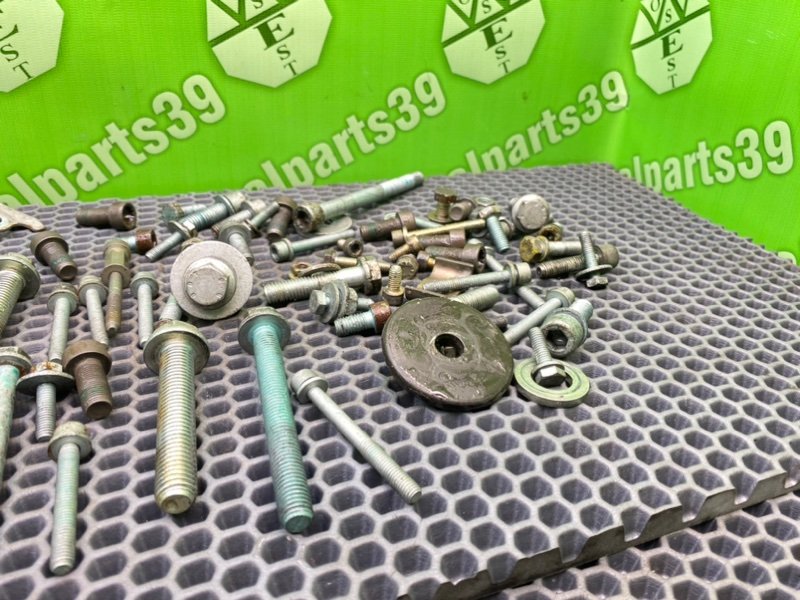 Болты двигателя, 2000 рублей, Калининград