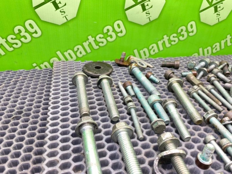 Болты двигателя, 2000 рублей, Калининград