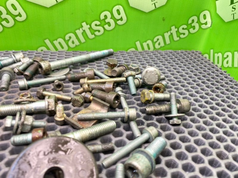 Болты двигателя, 2000 рублей, Калининград