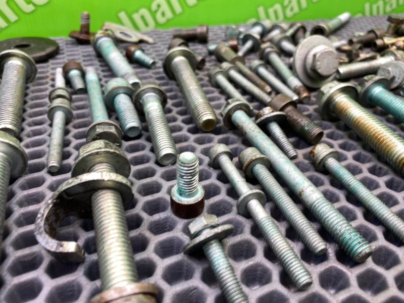 Болты двигателя, 2000 рублей, Калининград