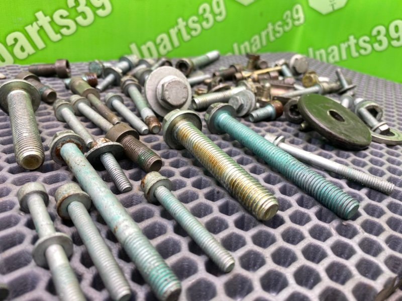 Болты двигателя, 2000 рублей, Калининград