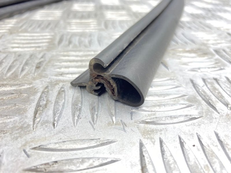 Уплотнители капота, 2700 рублей, Калининград