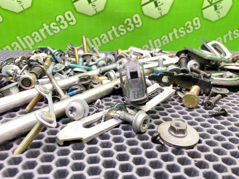 Болты салона, 2000 рублей, Калининград