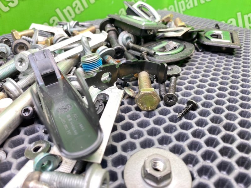 Болты салона, 2000 рублей, Калининград