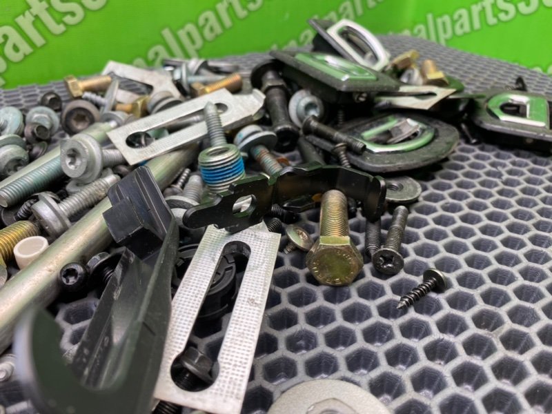 Болты салона, 2000 рублей, Калининград