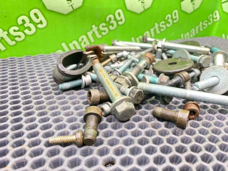 Болты двигателя, 2000 рублей, Калининград