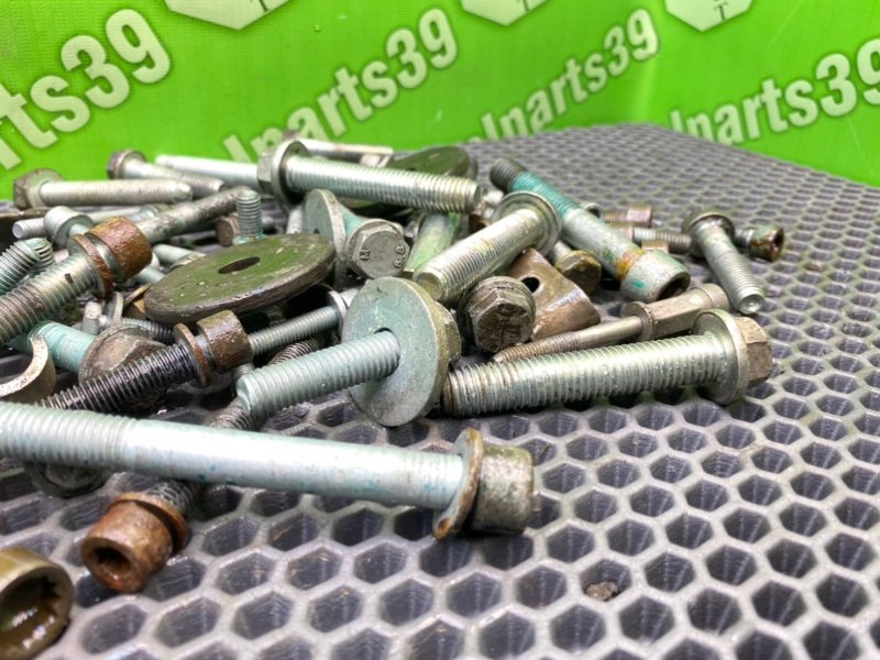 Болты двигателя, 2000 рублей, Калининград