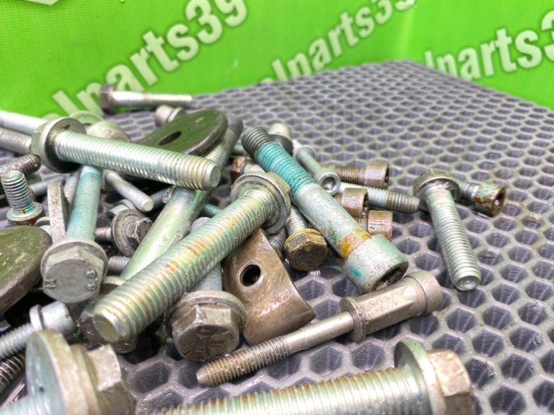 Болты двигателя, 2000 рублей, Калининград