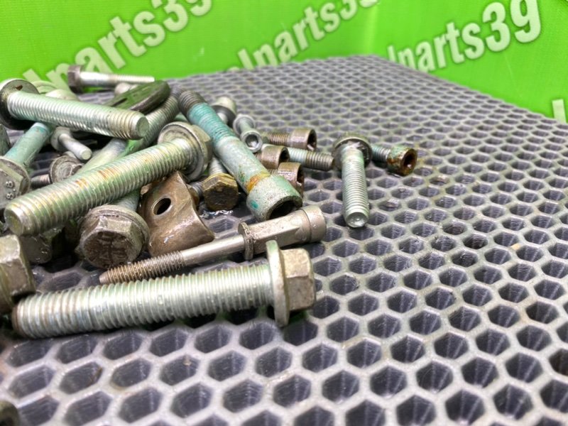 Болты двигателя, 2000 рублей, Калининград