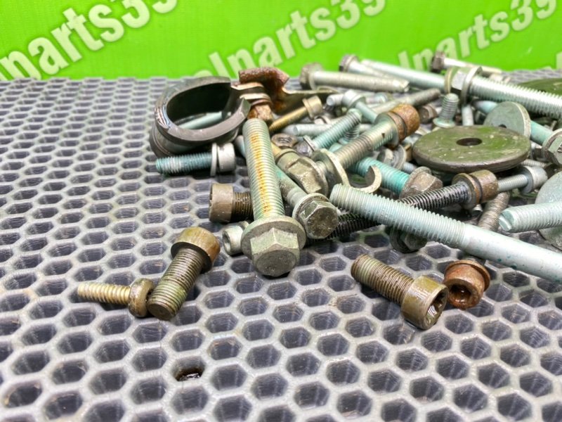 Болты двигателя, 2000 рублей, Калининград