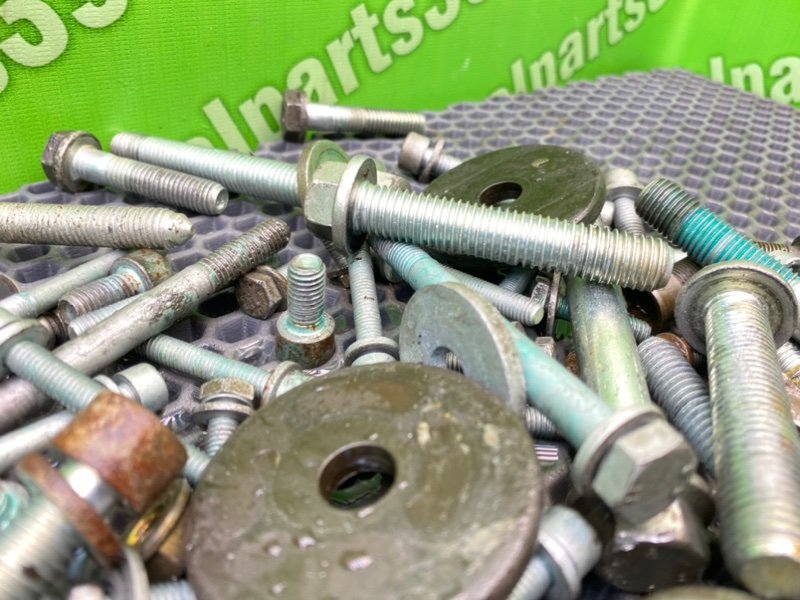 Болты двигателя, 2000 рублей, Калининград