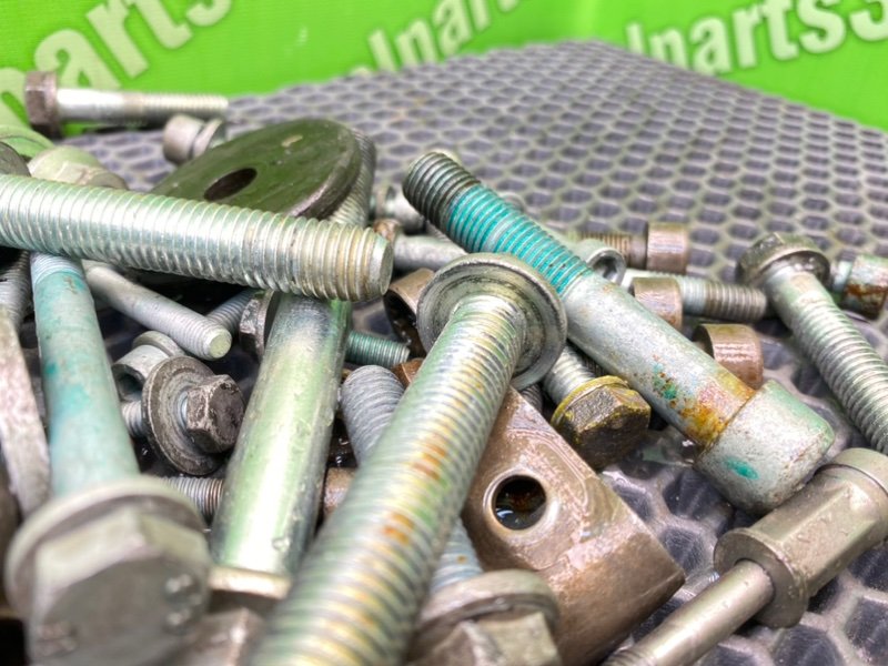 Болты двигателя, 2000 рублей, Калининград