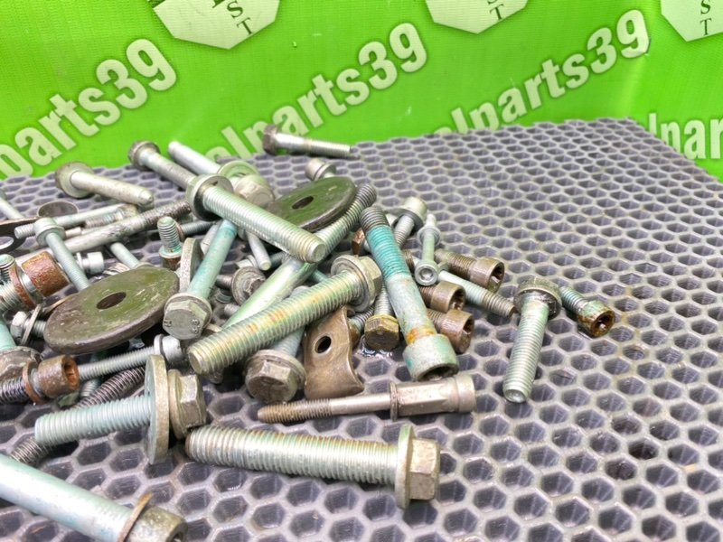 Болты двигателя, 2000 рублей, Калининград