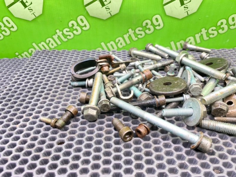 Болты двигателя, 2000 рублей, Калининград