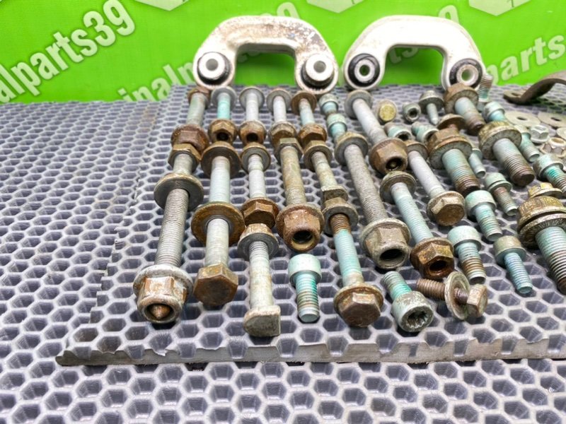 Болты подвески, 2000 рублей, Калининград